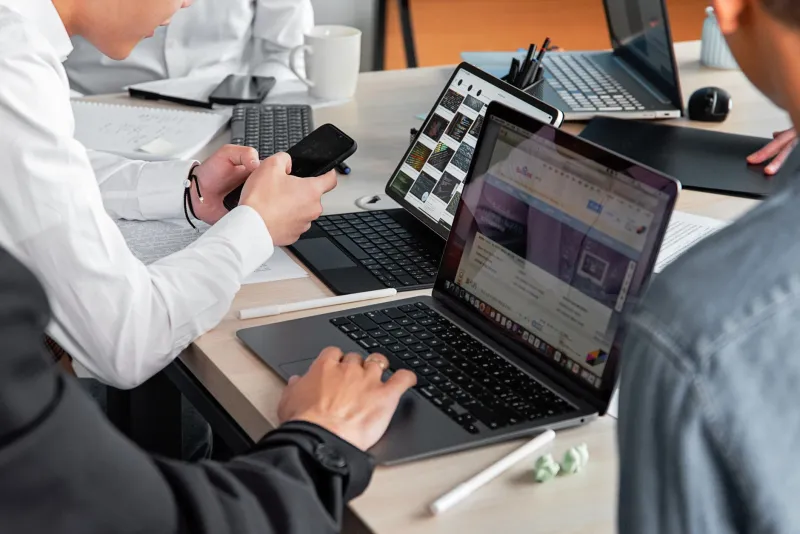 Community Wisdom or Collective Blind Spots? Navigating Aussie Casino Forums Like a Pro